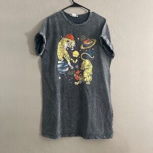 Caution to the wind Tiger/planet tshirt dress size small